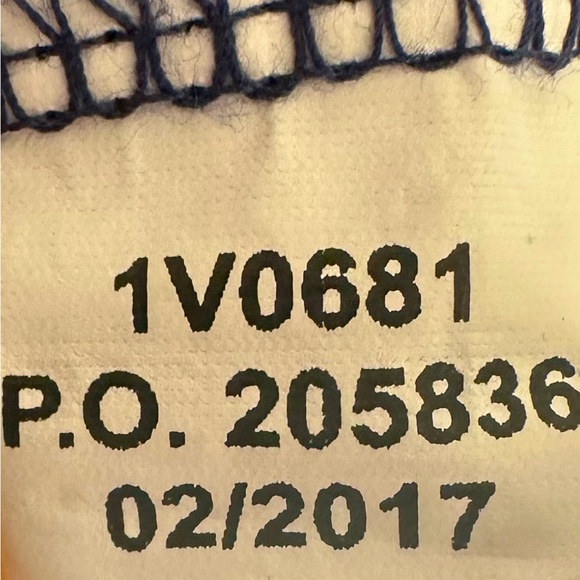 Vineyard Vines XS pocket tee. Double sided print. NWOT. - Picture 6 of 7